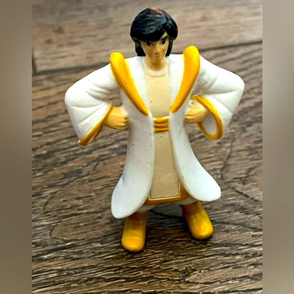 DISNEY ALADDIN FIGURE MINIATURE CAKE TOPPER